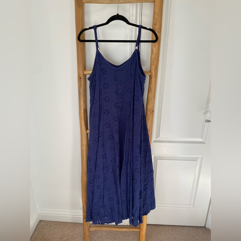 Torrid Maxi Challis Trapeze Eyelet Dress Deep Navy V-Neck Size 00 (10) Spring - Picture 11 of 12